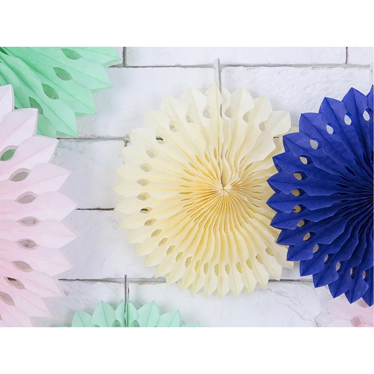 3 decoratieve rozetten - licht crème